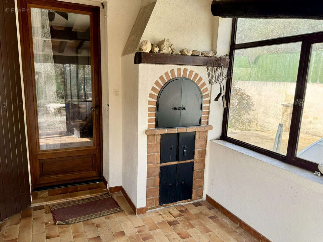 Dickjan POPPEMA d'eXp France vous propose une belle maison individuelle avec 4 chambres et une belle vue sur la Citadelle de Forcalquier - Maison à FORCALQUIER