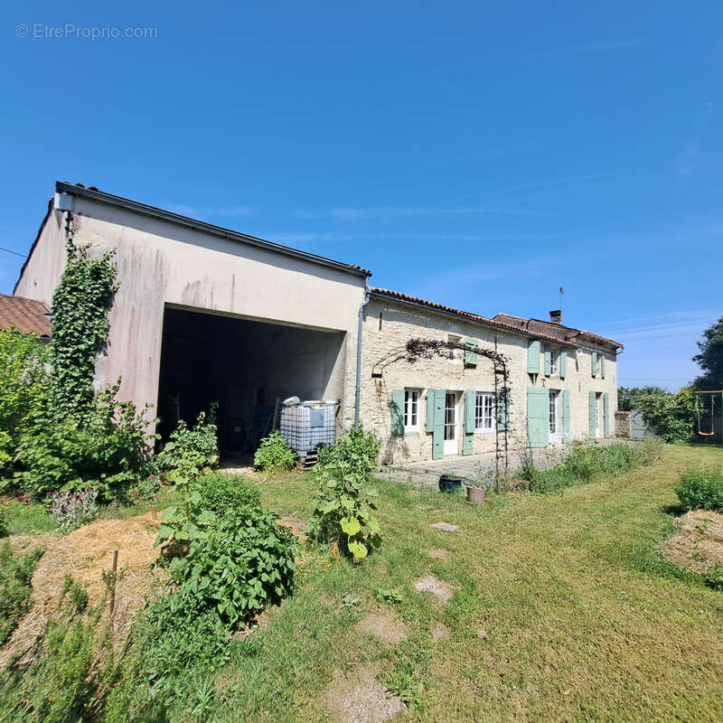 Maison à SAINT-SATURNIN-DU-BOIS