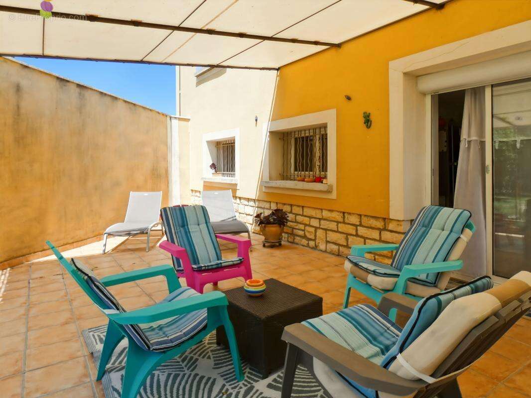 Maison à LAUDUN-L'ARDOISE