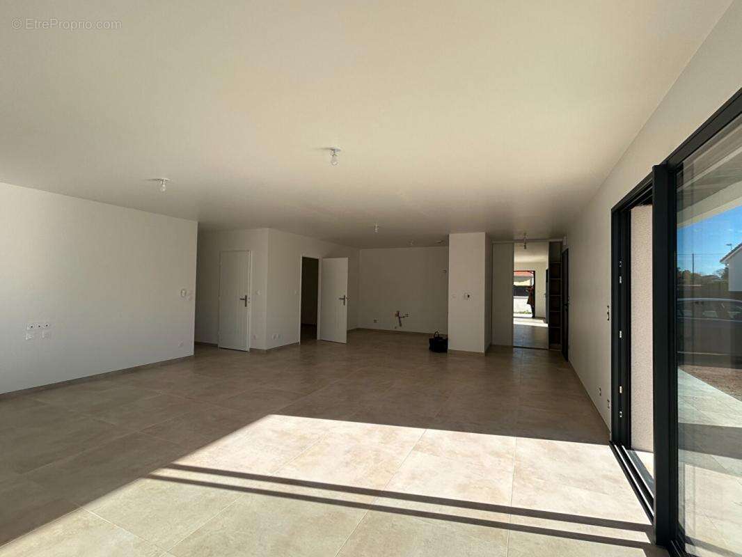 Maison à SAINT-ROMAIN-LA-MOTTE