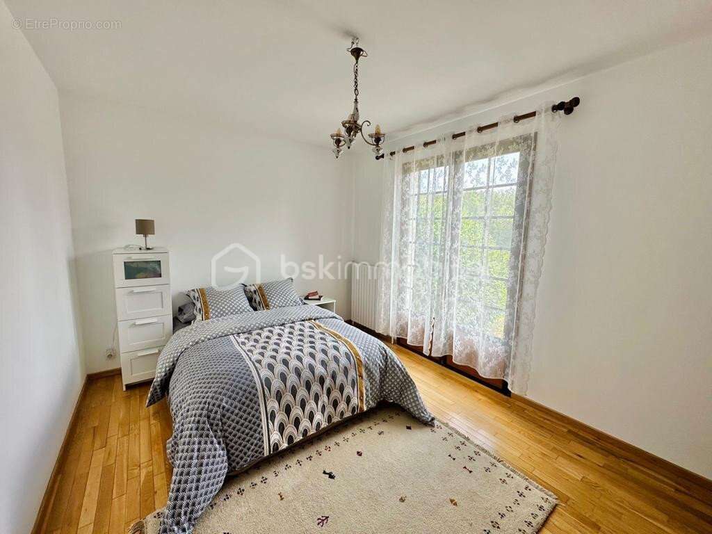 Maison à SAINT-MAURICE-MONTCOURONNE