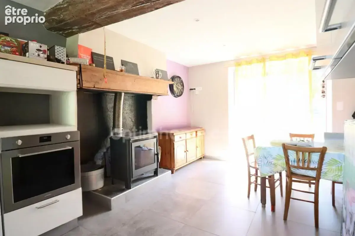 Maison de Village 87 m²- 4 Pièces - 2 Chambres - Gite à rénover - Grange - Dépendances sur parcelle de 1238 m² - SAINT LEGER MAG - photo 4