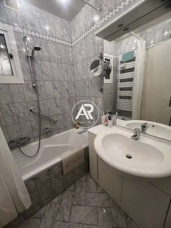 Appartement à ROQUEBRUNE-CAP-MARTIN