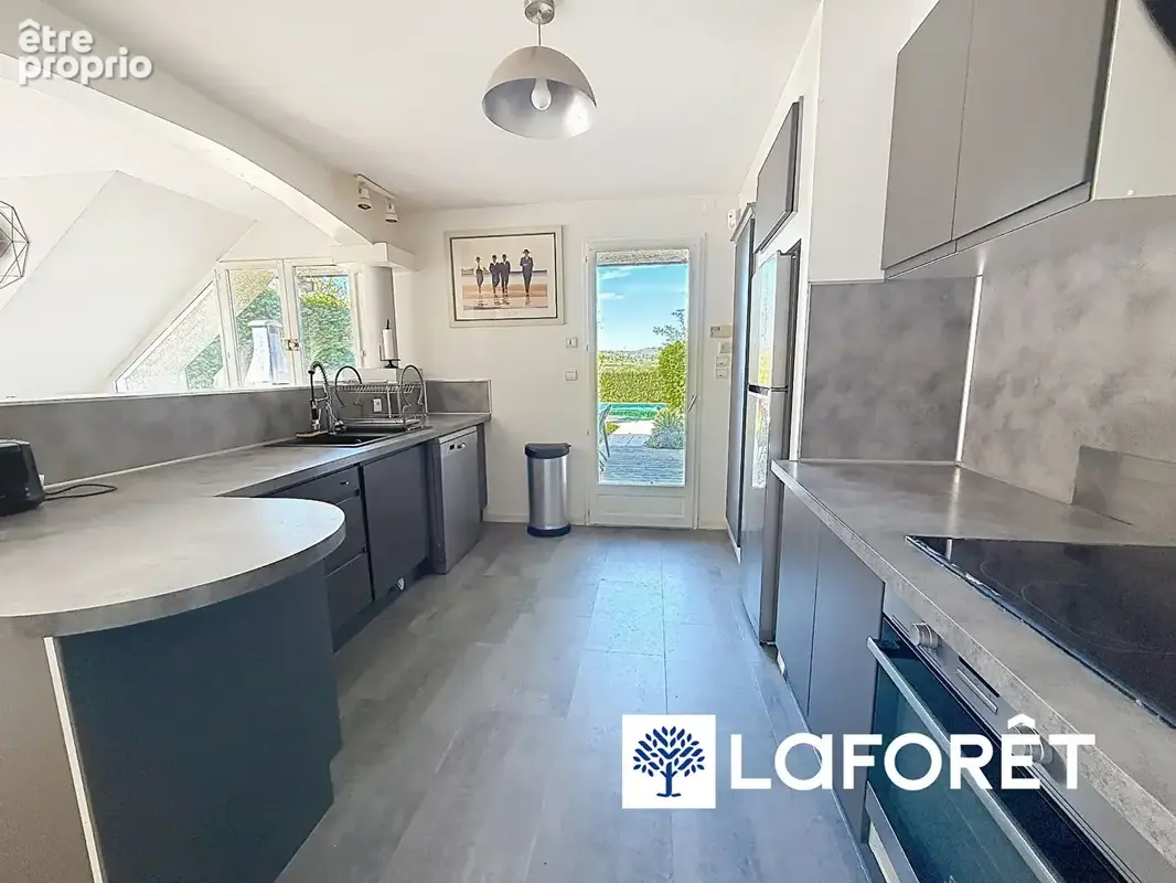 Maison L'Isle D'Abeau vieux village 6 pièces 155 m2 - photo 4
