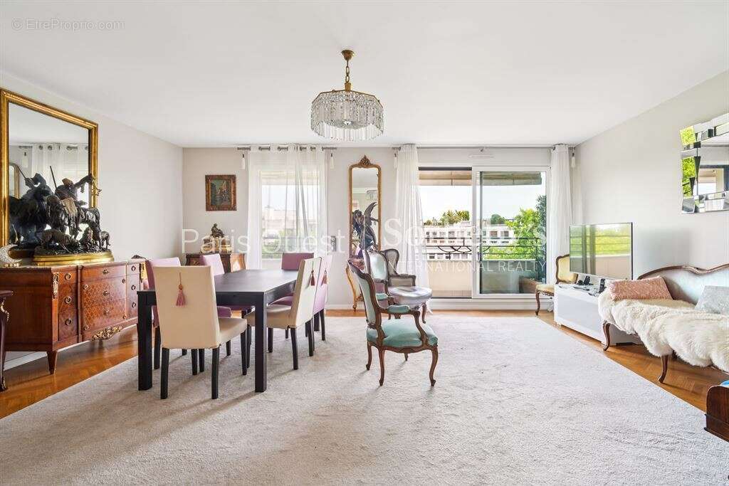 Appartement à NEUILLY-SUR-SEINE