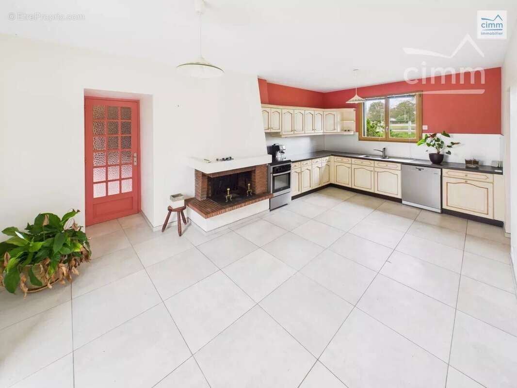 Maison à BOURG-DES-COMPTES