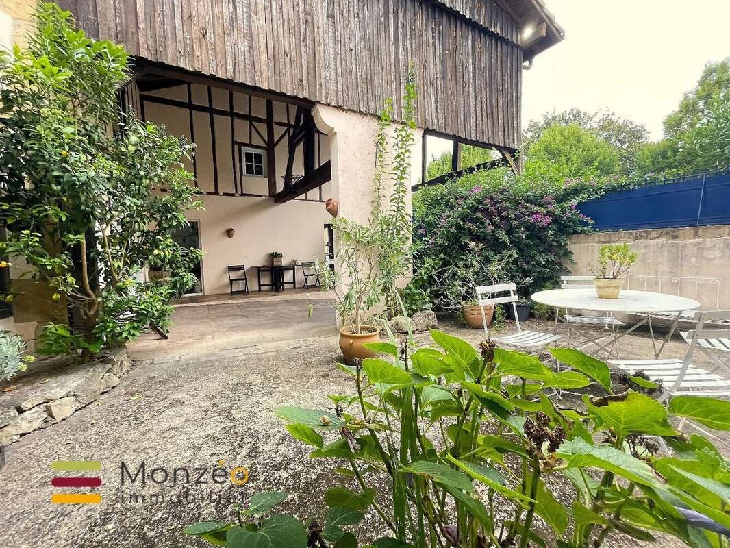Ensemble de 2 Maisons, jardin et piscine intérieure - photo 17