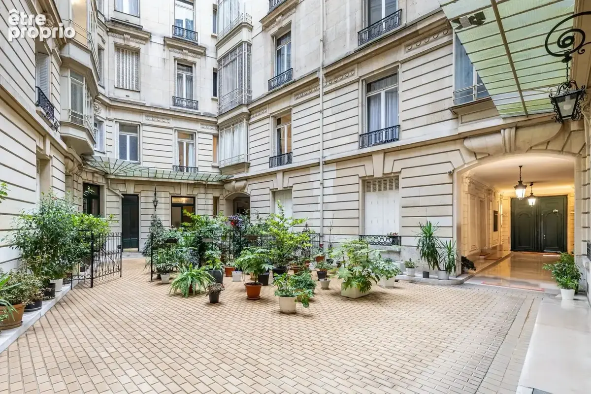 ARC DE TRIOMPHE, Avenue Frieland 75008 - 4 pieces 130 m2 - photo 12