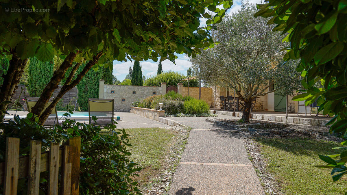 Maison à MONTCUQ