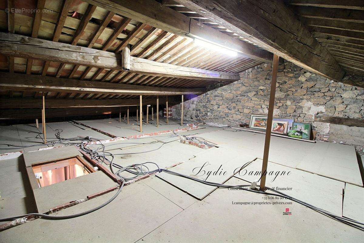 Maison vigneronne avec dépendance habitable, grand garage et terrain constructible - photo 16