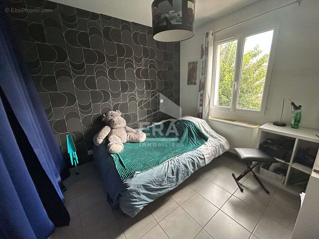 Maison à ENTRAIGUES-SUR-LA-SORGUE