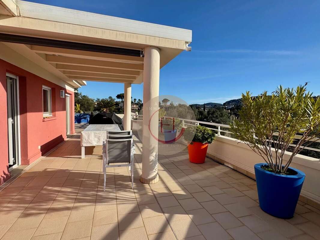 Appartement à MANDELIEU-LA-NAPOULE