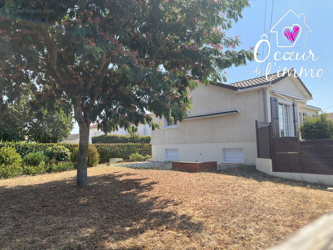 Maison 110 m² à Saint-Pierre-Des-Echaubrognes  - photo 2