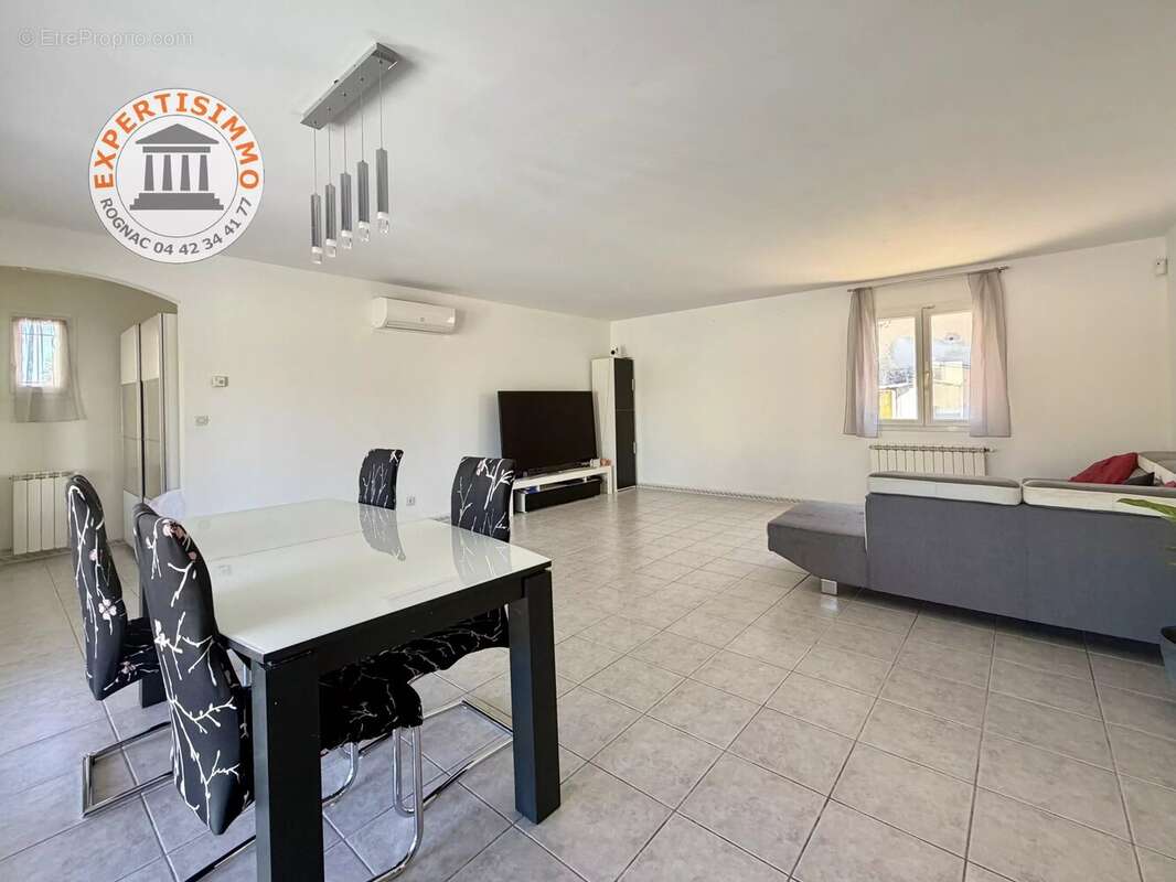 Saint esteve - plain-pied familial d'environ 150 m² – piscine – double garage – terrain de 682 m² - photo 5