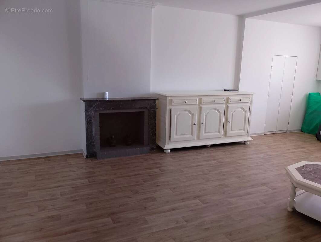 Maison rénovée de 3 chambres avec jardin, garage et atelier aux portes de Jonzac - photo 3
