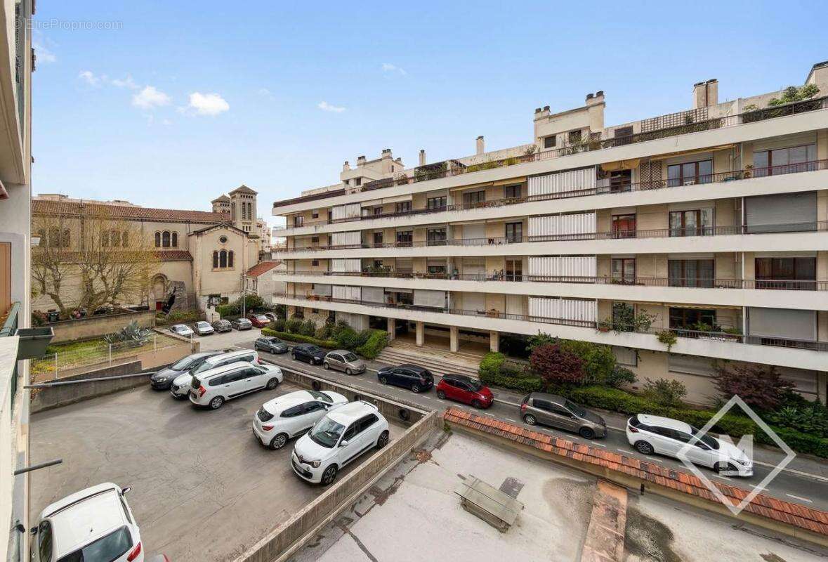 Appartement à MARSEILLE-4E