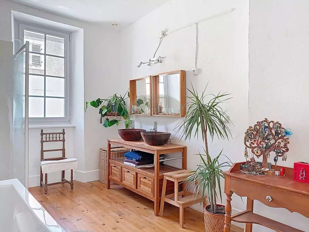 Commerce à AURIGNAC