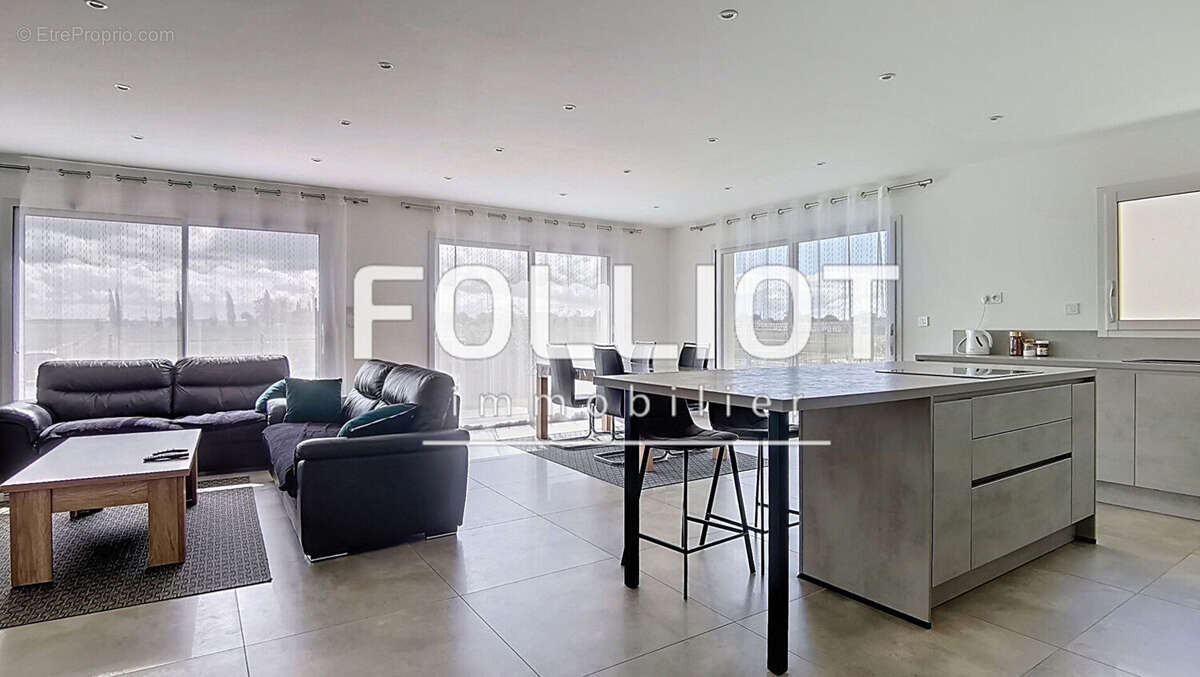 Maison à SAINT-MARTIN-DE-FONTENAY