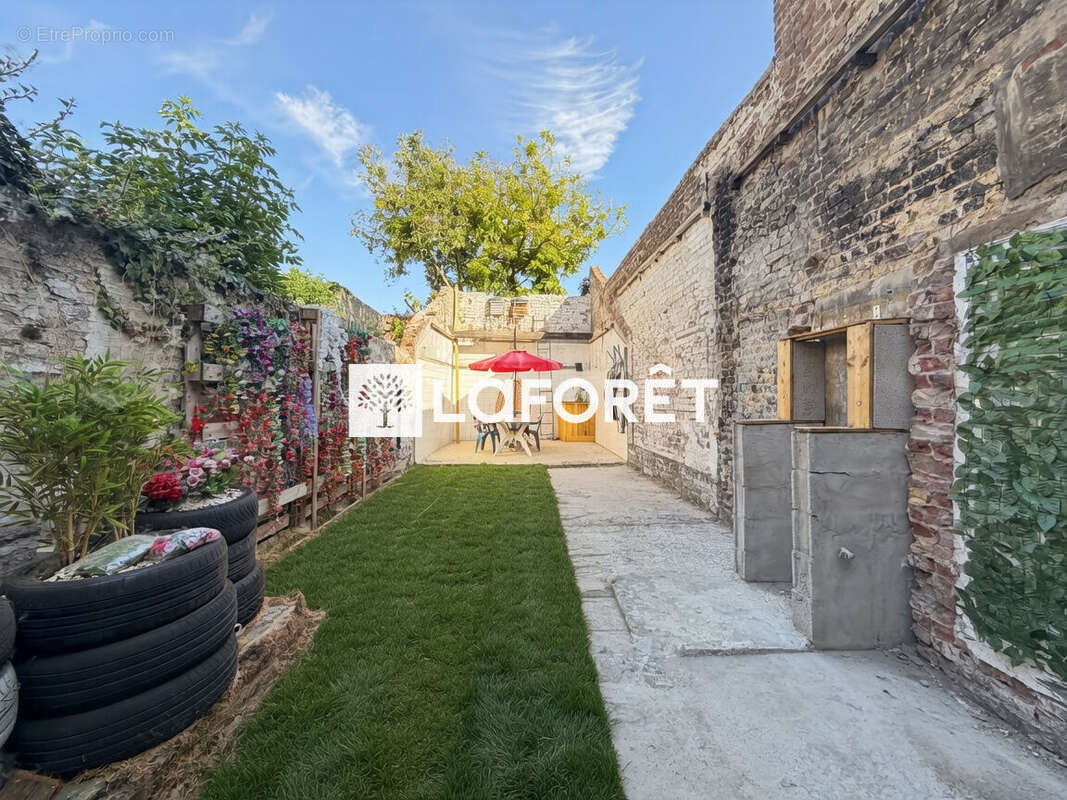 IMMEUBLE : Appartement 70m² + Local commercial - GUÎNES - photo 6