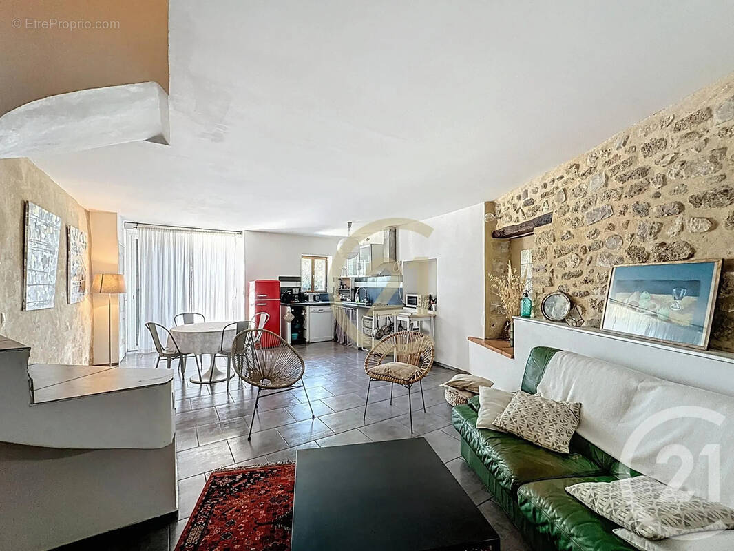Maison 81 m² à Uzes  - photo 2