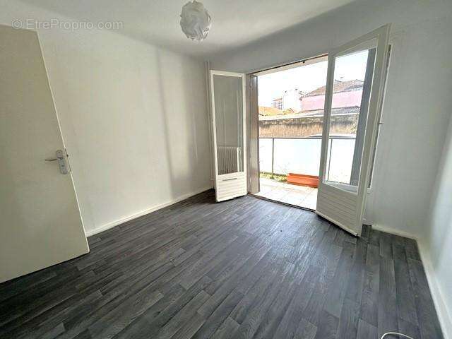   - Appartement à VILLEURBANNE