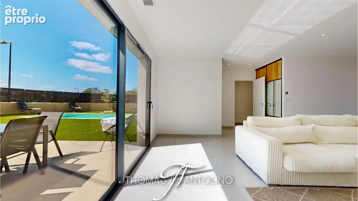 En exclusivite - plain pied - 3 chambres - 1 suite parentale - salle de bain - salle d'eau - piscine - pool house - photo 2
