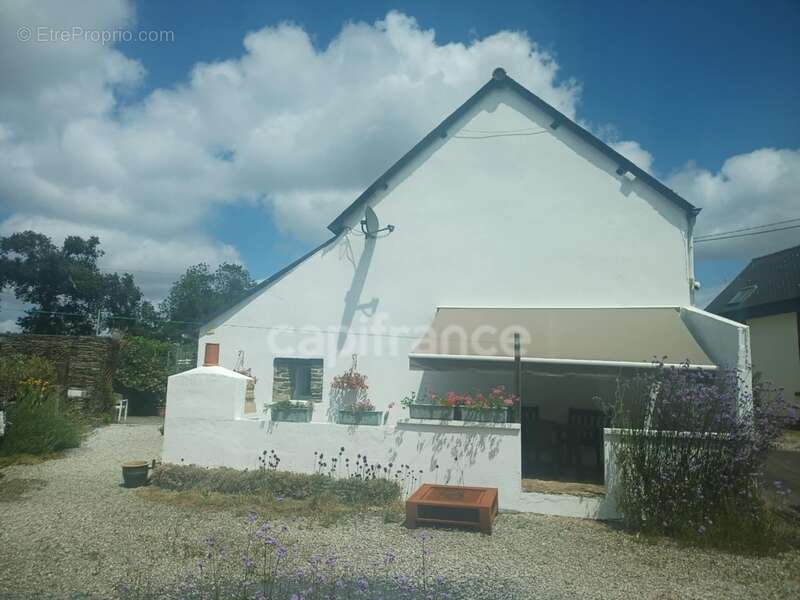 Maison à CLEDEN-POHER