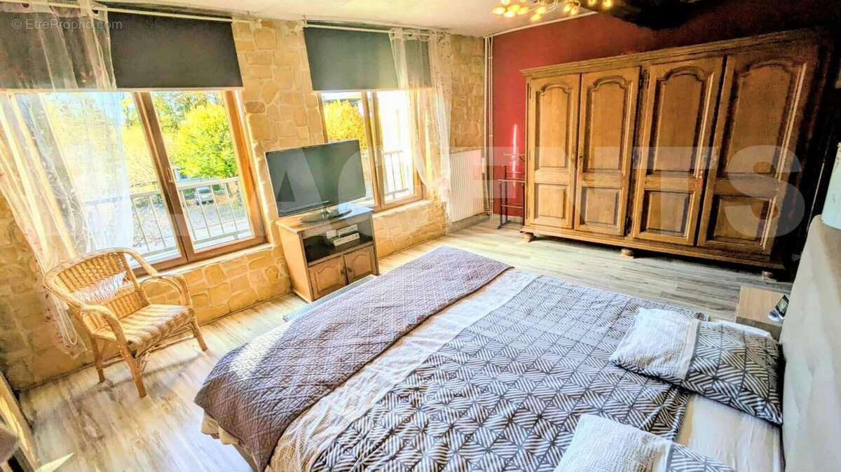 257e4c6d-f19a-4e93-9b18-f4aafec50403 - Maison à SEDAN