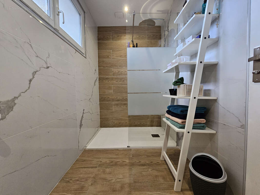 Maison à SAINT-DENIS-DE-L'HOTEL