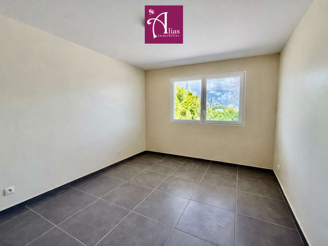 Maison à PETIT-BOURG