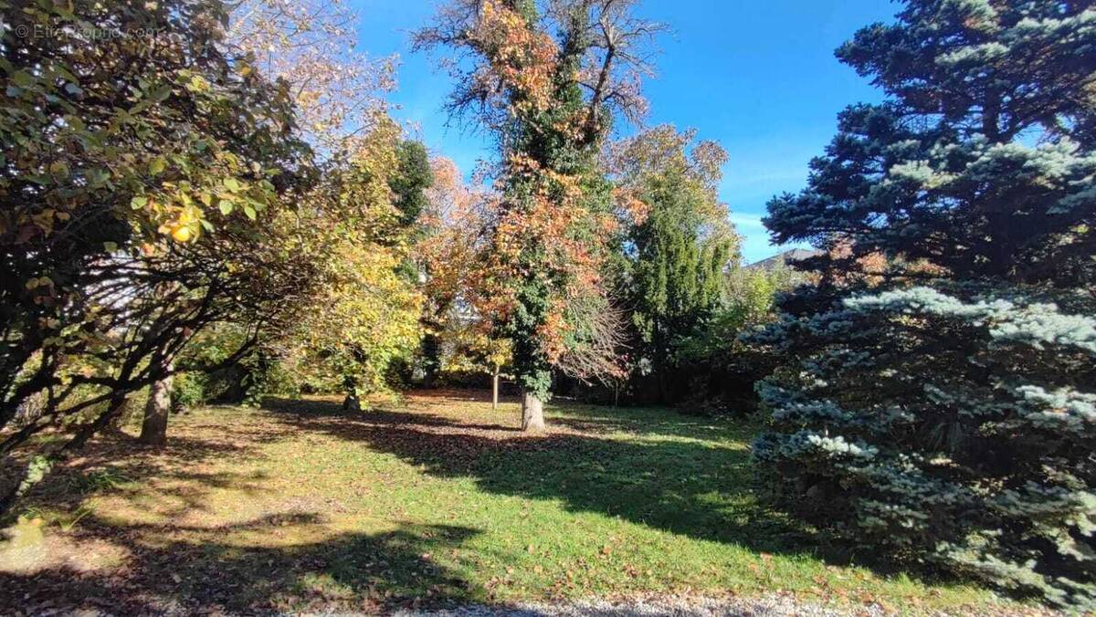 Terrain à VETRAZ-MONTHOUX