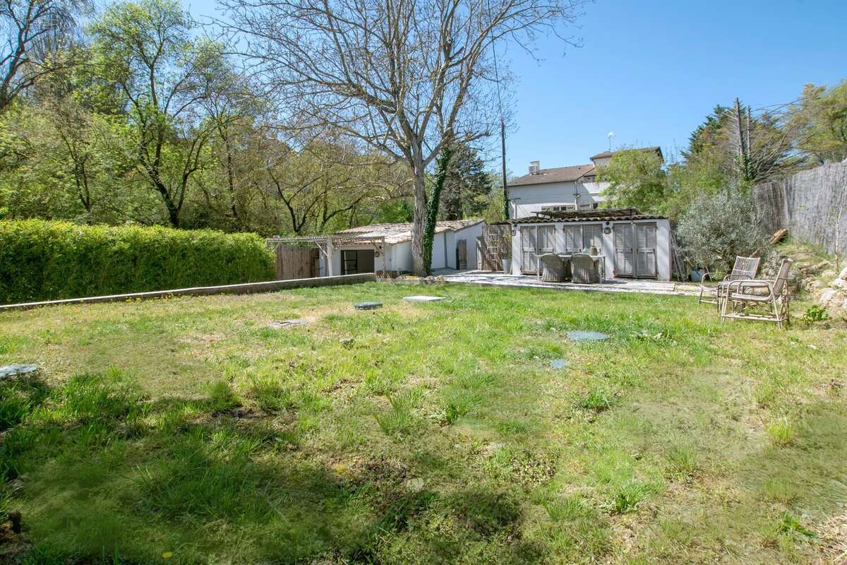 Maison à CHATEAUNEUF-GRASSE