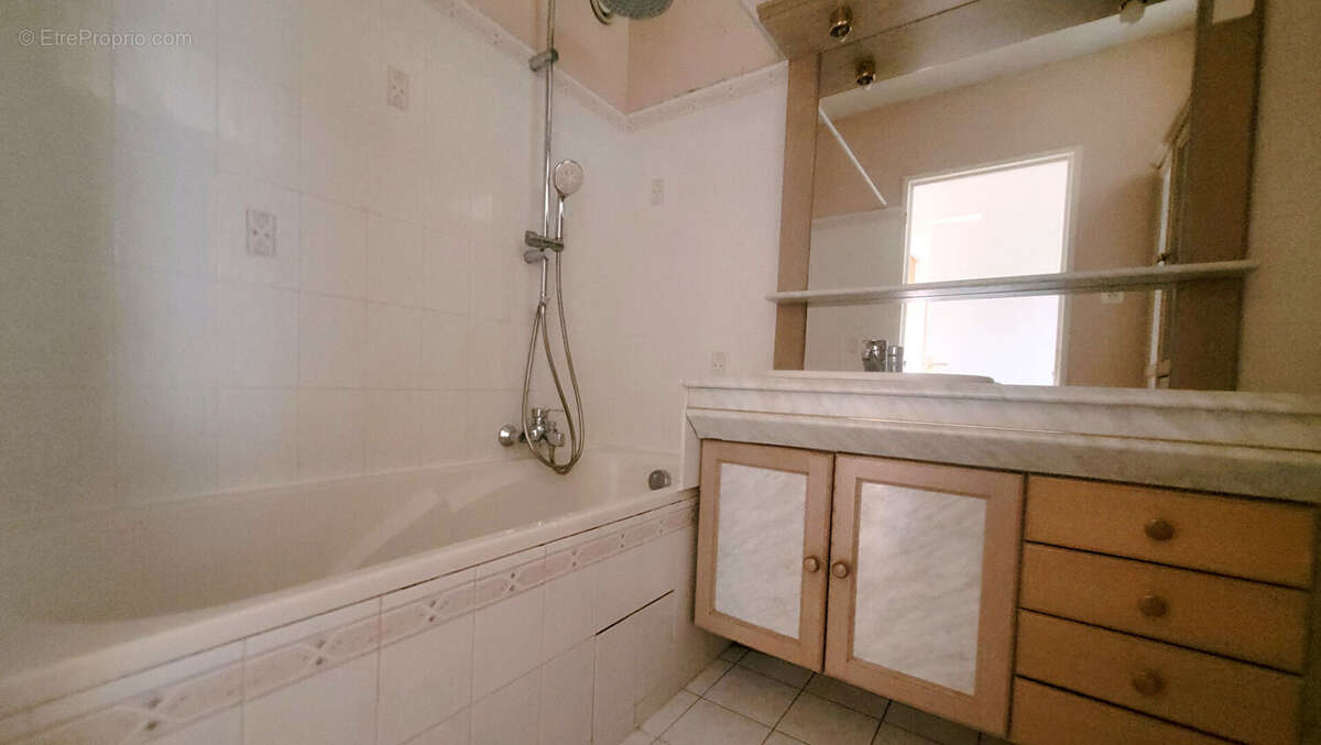 Appartement à LE COUDRAY-MONTCEAUX