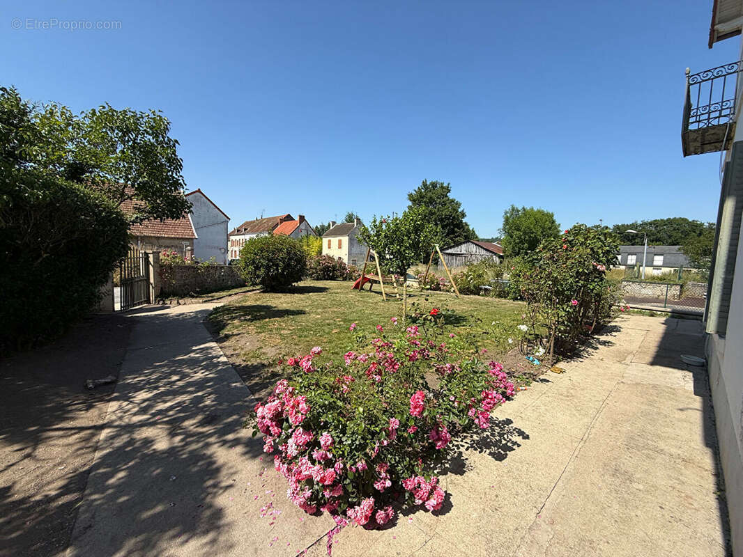 Maison à LAVAVEIX-LES-MINES