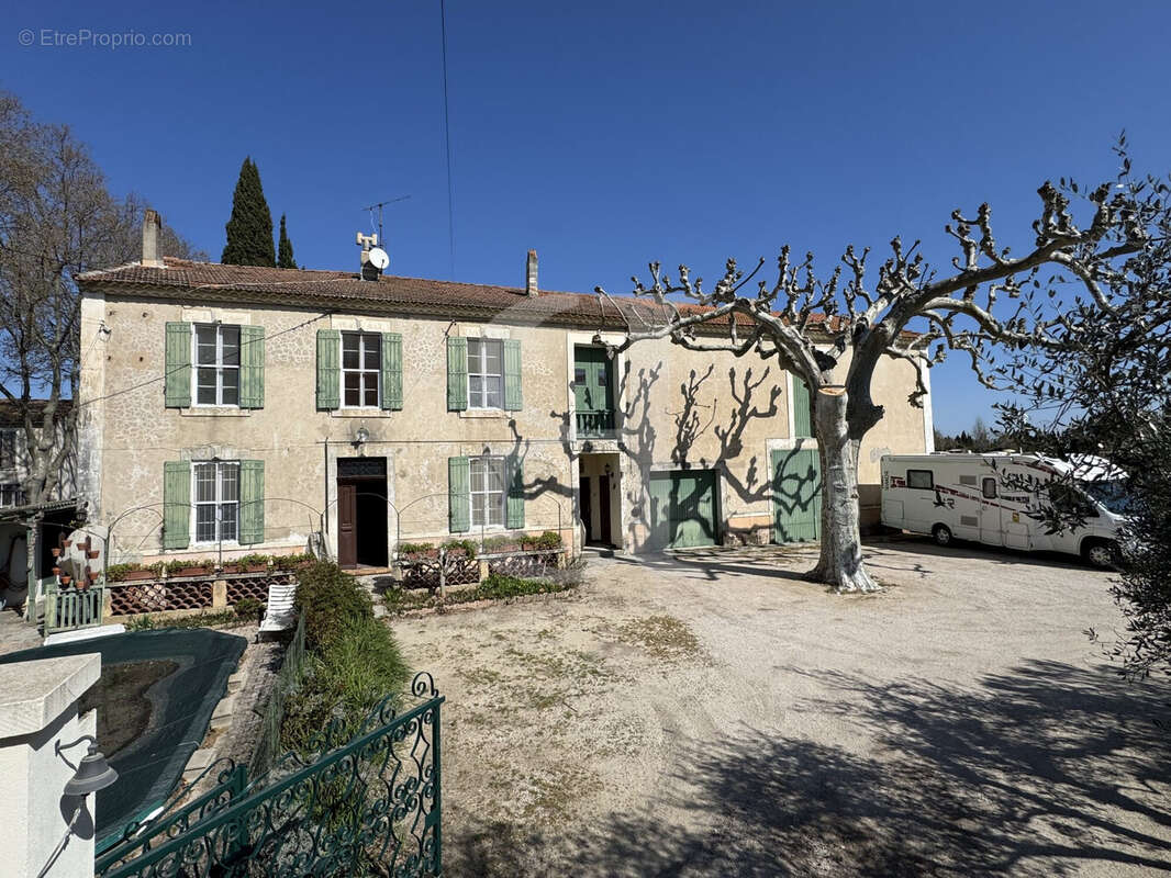 Maison à MAILLANE