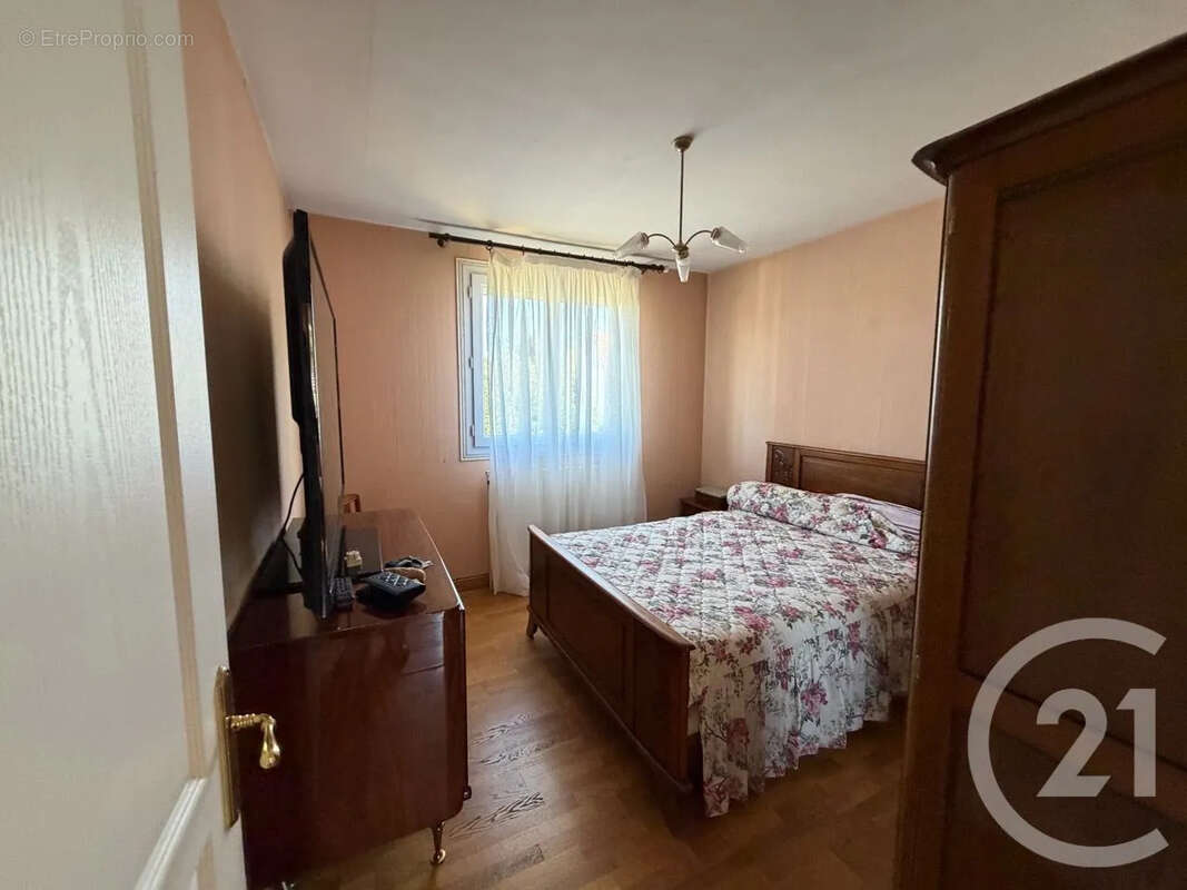 Maison 146 m² à Jussac  - photo 9
