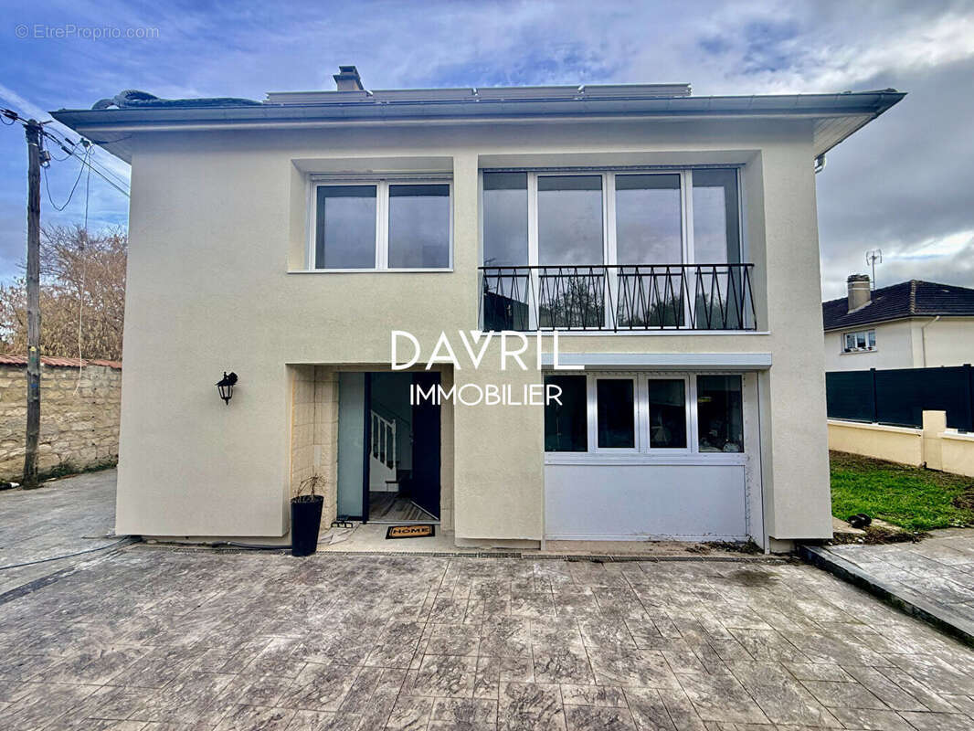 Maison à MAURECOURT