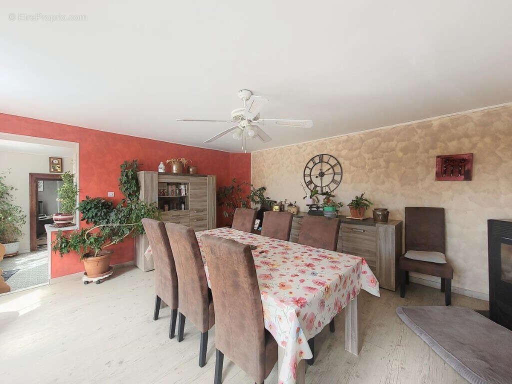 Maison à AVESNES-SUR-HELPE