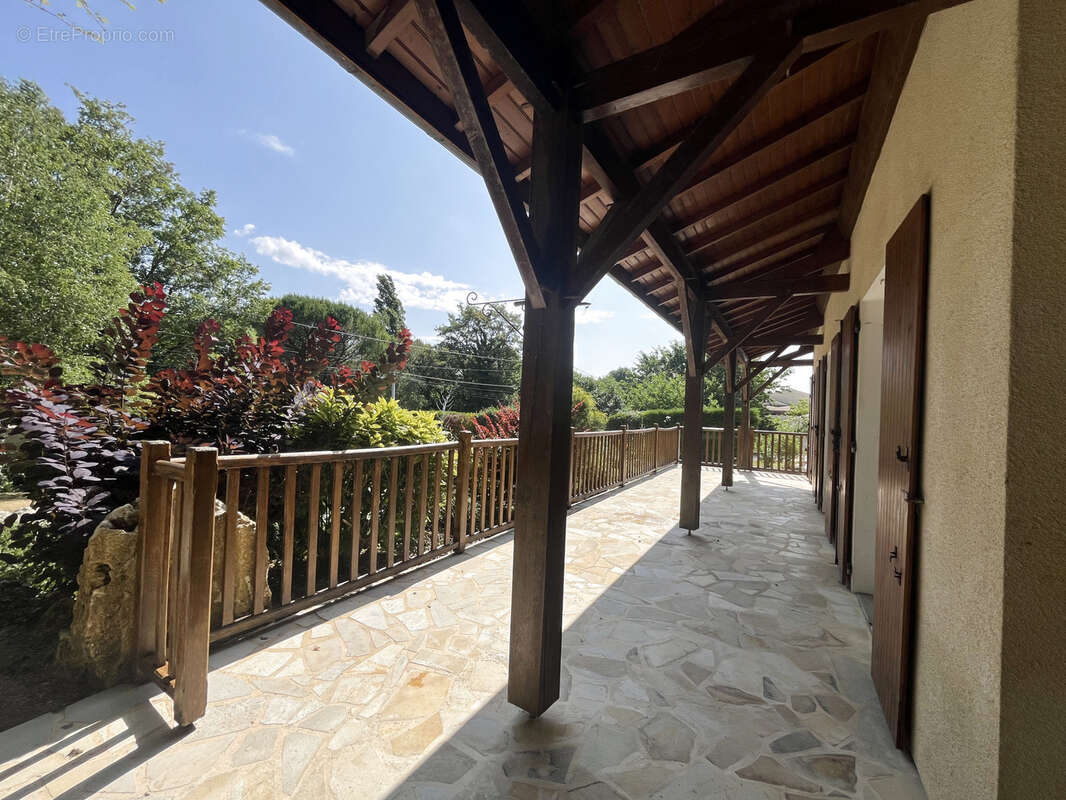 Maison à ROULLET-SAINT-ESTEPHE