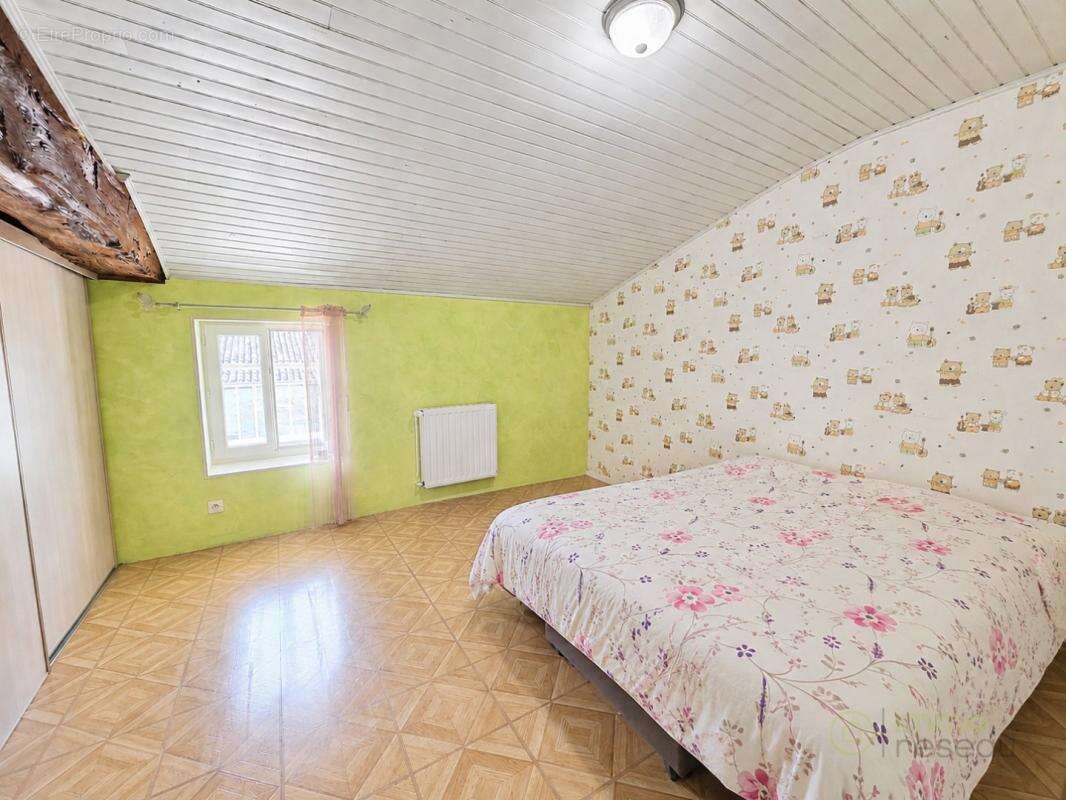 Maison 135 m² à Cellefrouin  - photo 12