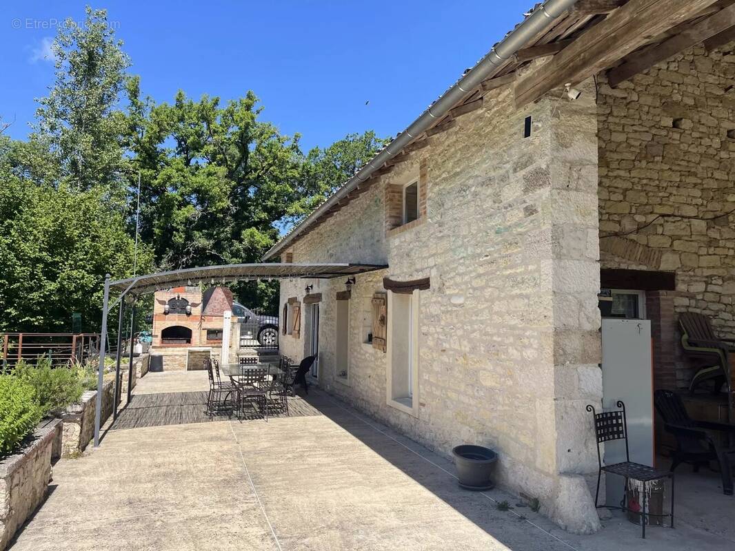 Maison à PUYLAROQUE