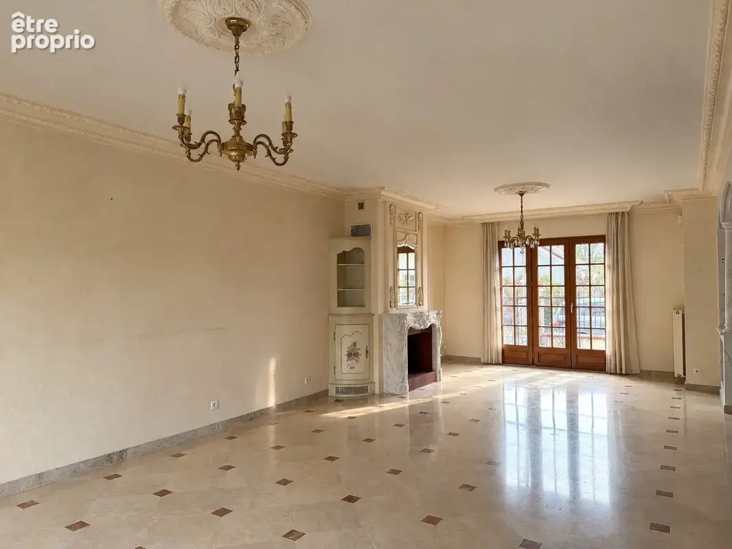 Maison familiale de 192 m2 avec garage double à LA FERTE SAINT AUBIN - photo 8