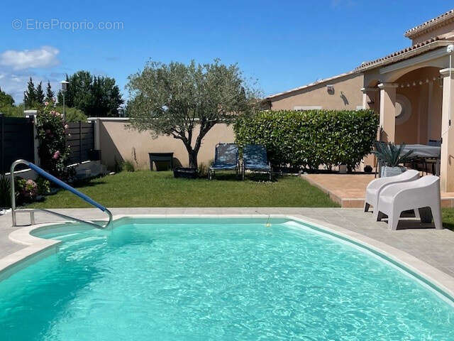 Maison à SAINT-LAURENT-DES-ARBRES