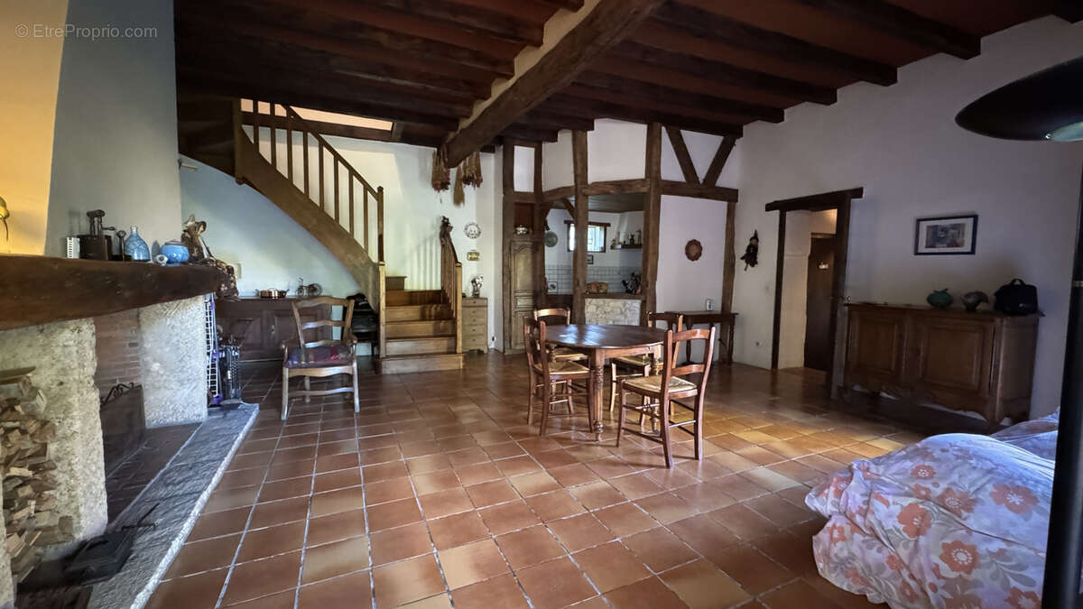 Maison à JOUX-LA-VILLE