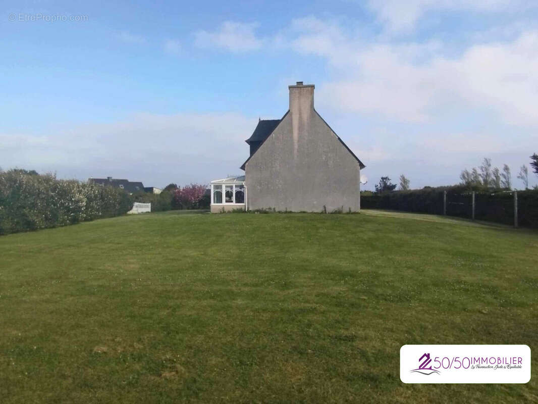 Maison à KERLOUAN