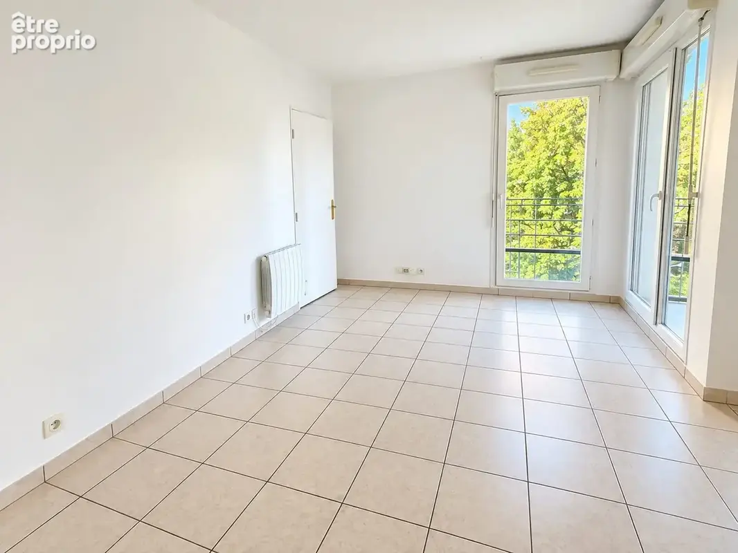 Appartement 1 pièce 28 m² à vendre à Montigny-Le-Bretonneux (78180) - photo 2