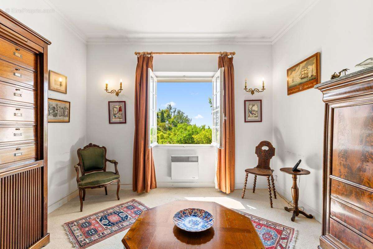 Nice gairaut – villa provençale avec vue mer, piscine, terrain de 2 000 m² et garage de 100 m² - photo 31