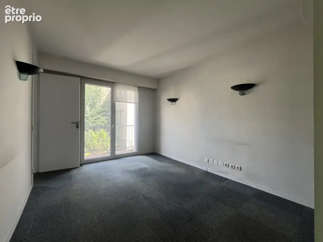 Ensemble immobilier à usage professionnel ou commercial à Périgueux - photo 9