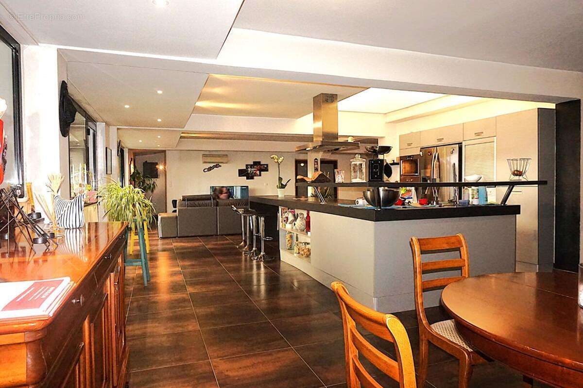 Appartement à LE CHAMBON-FEUGEROLLES
