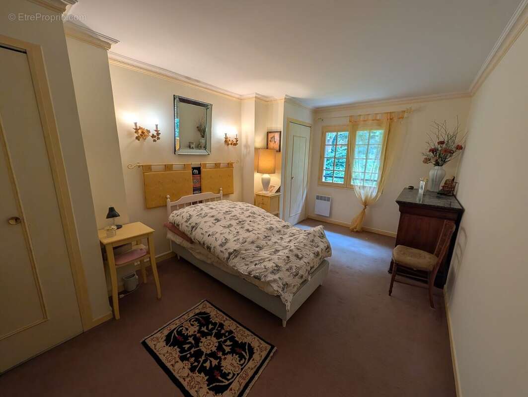 Maison à LES CLAYES-SOUS-BOIS